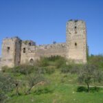 14677castello-medievale-sulla-collina-di-cancello-scalo