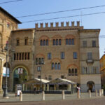 palazzo-del-comune-parma-674x438